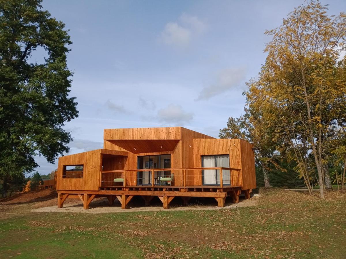 Les Lodges Du Golf De La Marterie Saint-Félix-de-Reillac-et-Mortemart Екстериор снимка